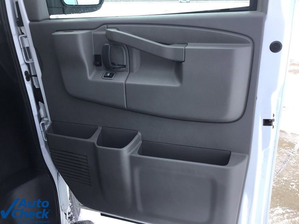 2023 Chevrolet Express Passenger 3500 1LT