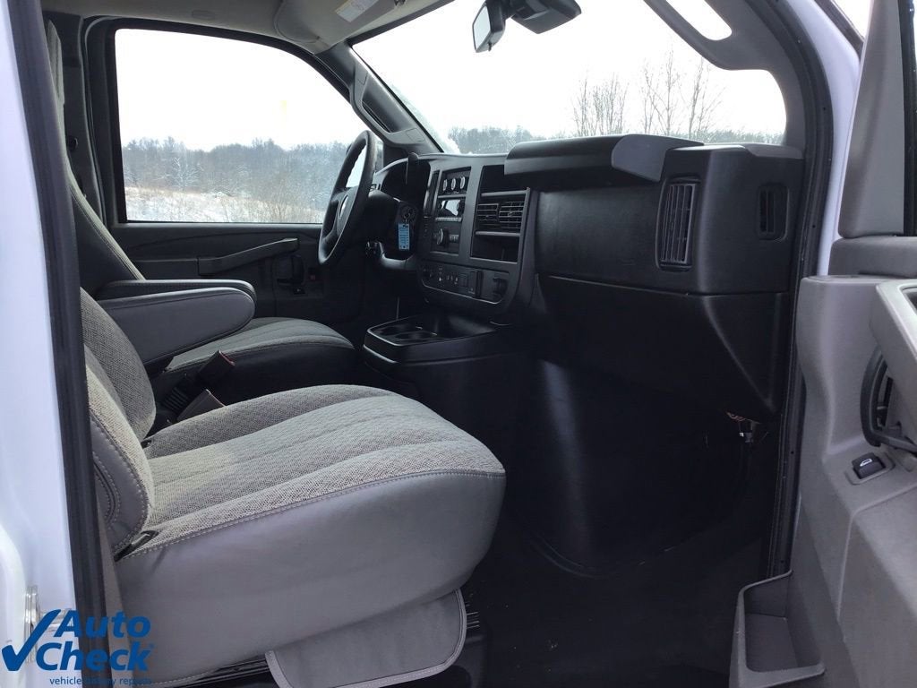 2023 Chevrolet Express Passenger 3500 1LT