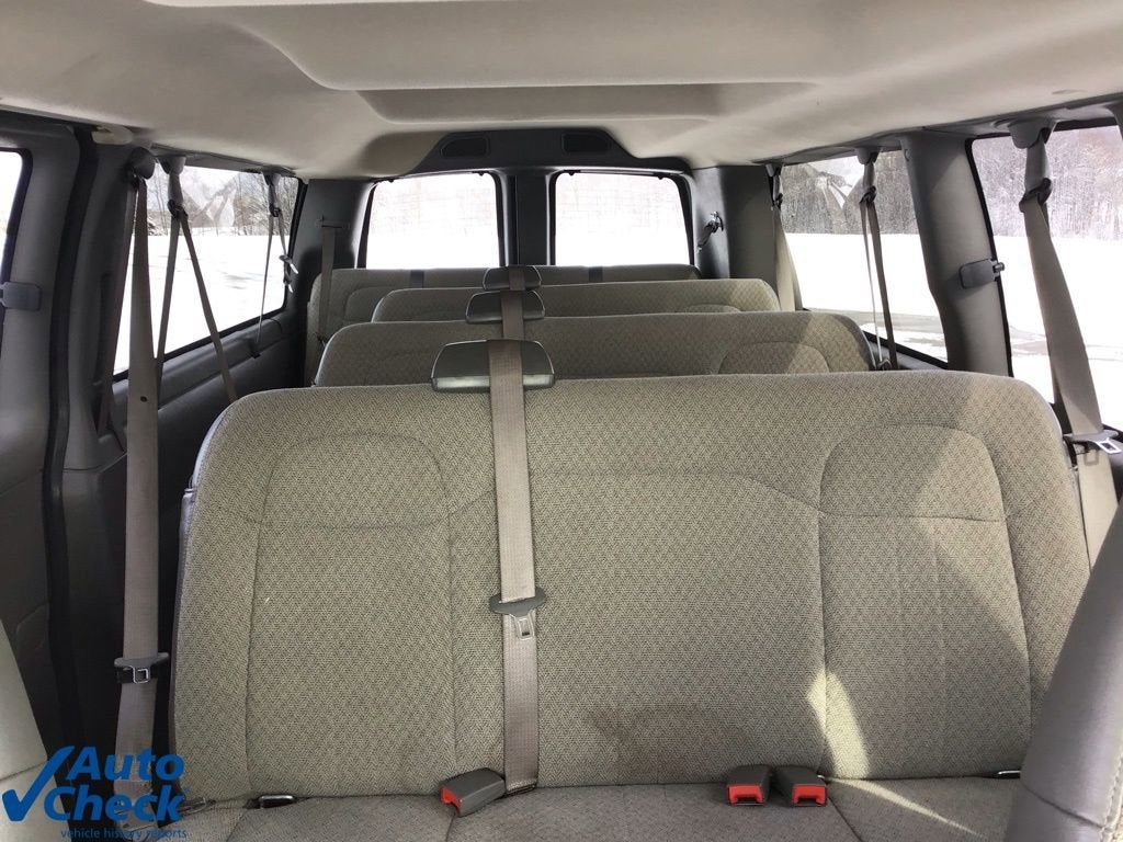 2023 Chevrolet Express Passenger 3500 1LT