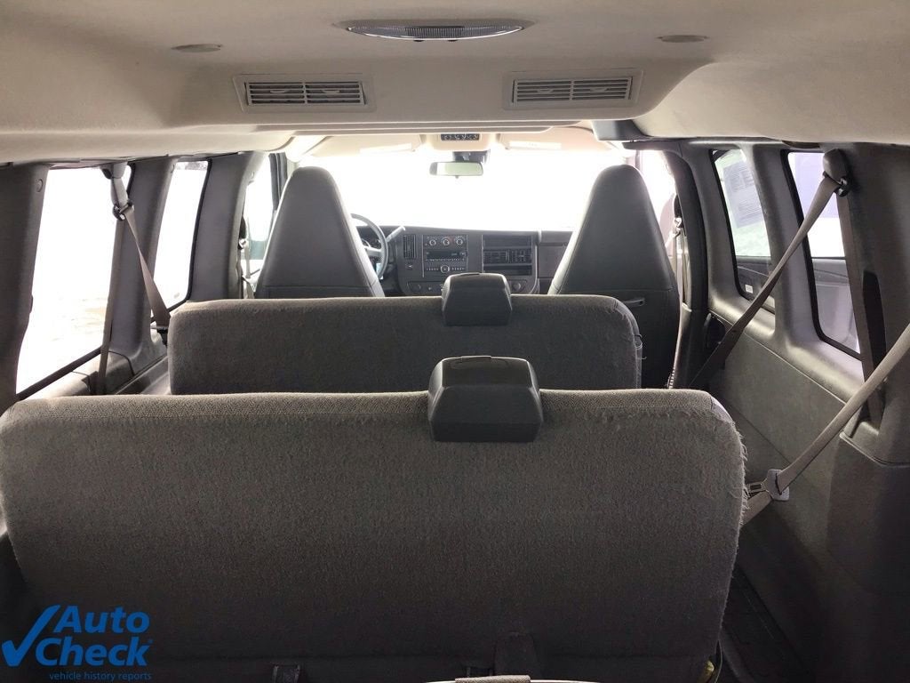 2023 Chevrolet Express Passenger 3500 1LT