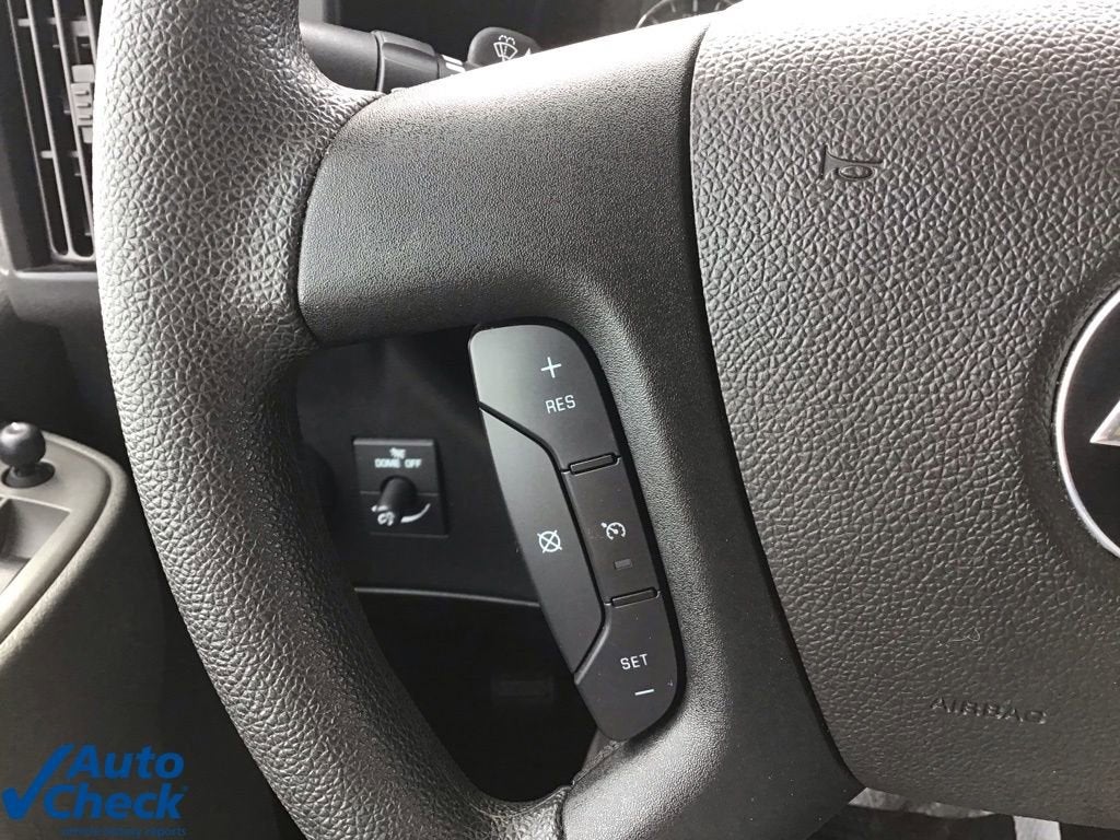 2023 Chevrolet Express Passenger 3500 1LT