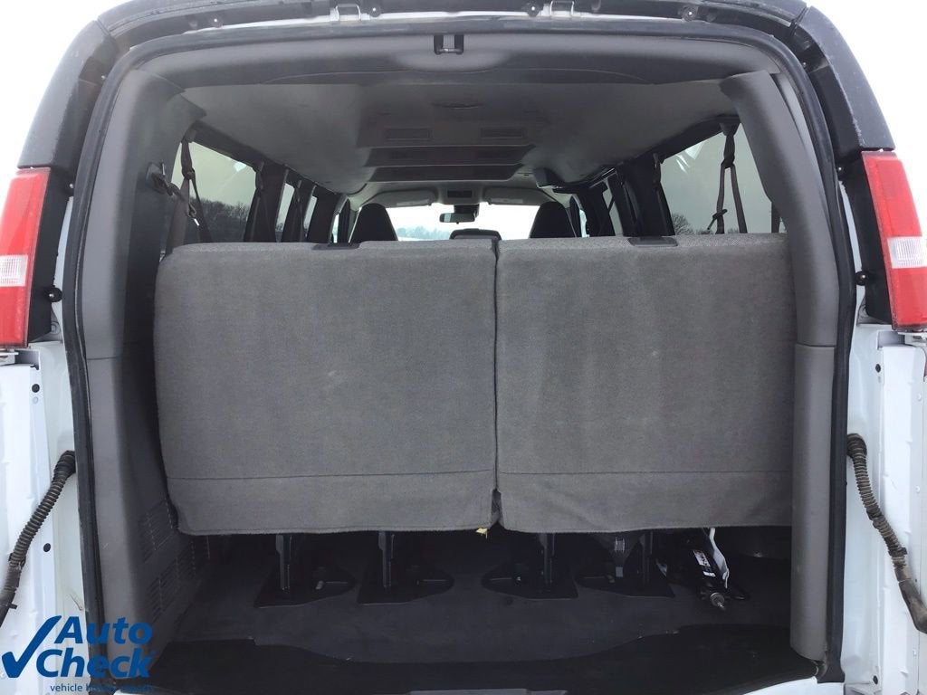 2023 Chevrolet Express Passenger 3500 1LT