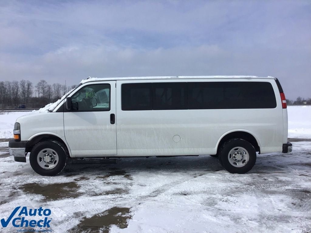 2023 Chevrolet Express Passenger 3500 1LT