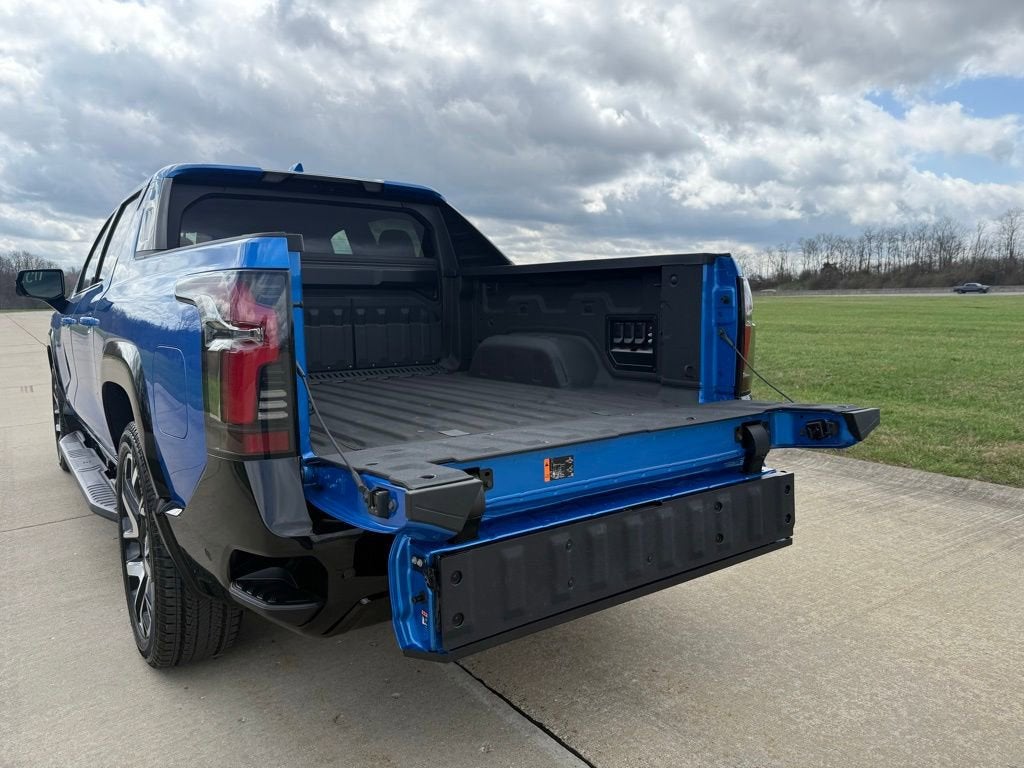 2025 Chevrolet Silverado EV RST - Max Range