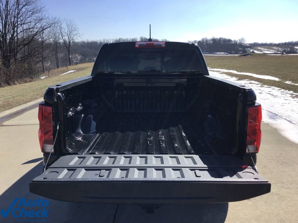 2025 Chevrolet Colorado WT/LT