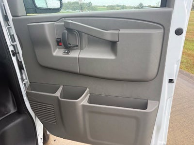 2025 Chevrolet Express Cargo WT