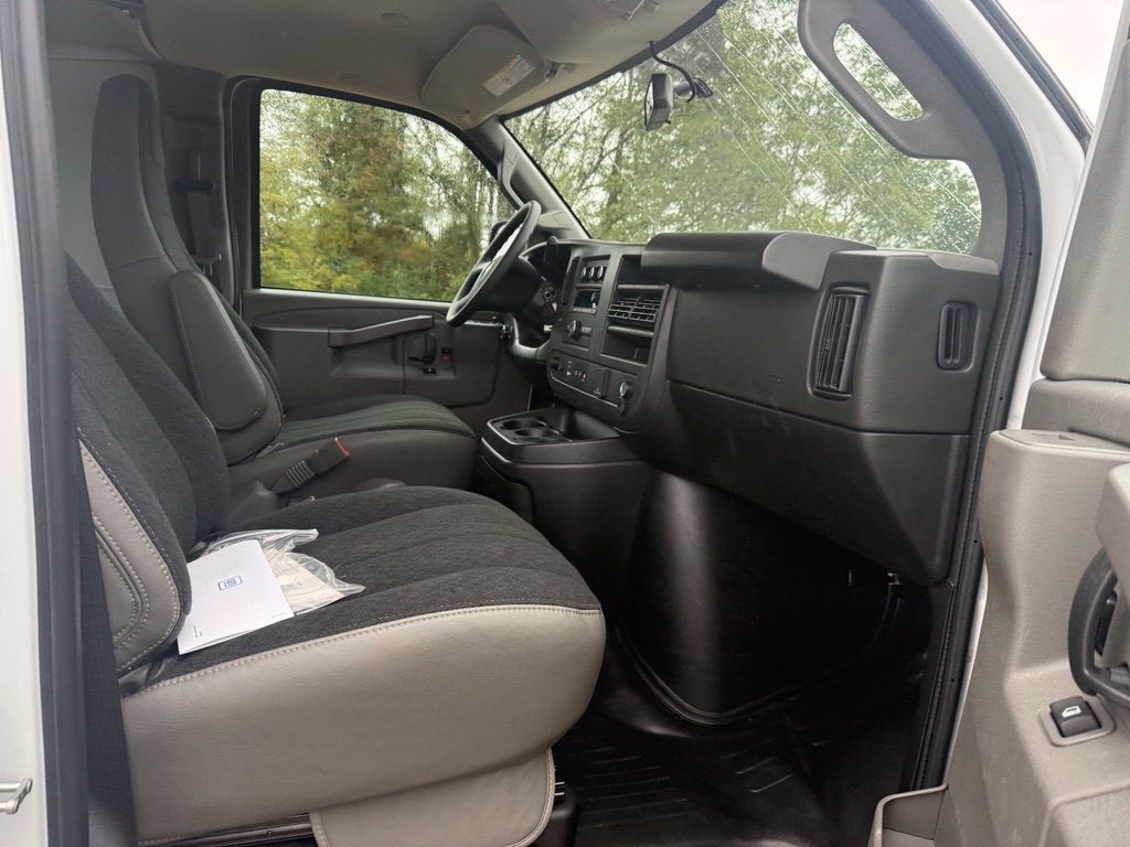2025 Chevrolet Express Cargo WT