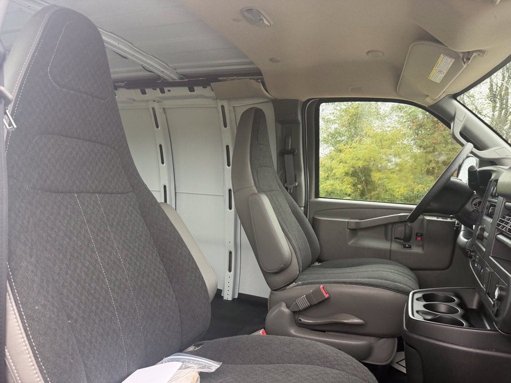 2025 Chevrolet Express Cargo WT