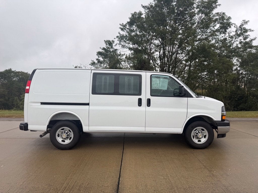 2025 Chevrolet Express Cargo WT