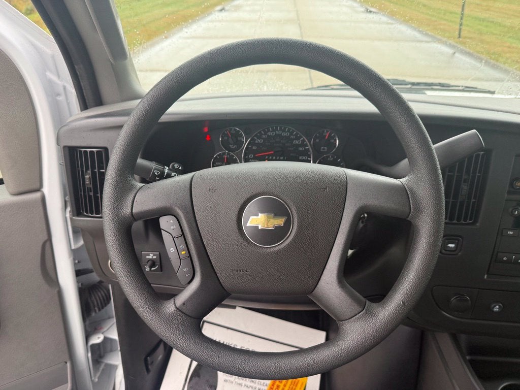 2025 Chevrolet Express Cargo WT
