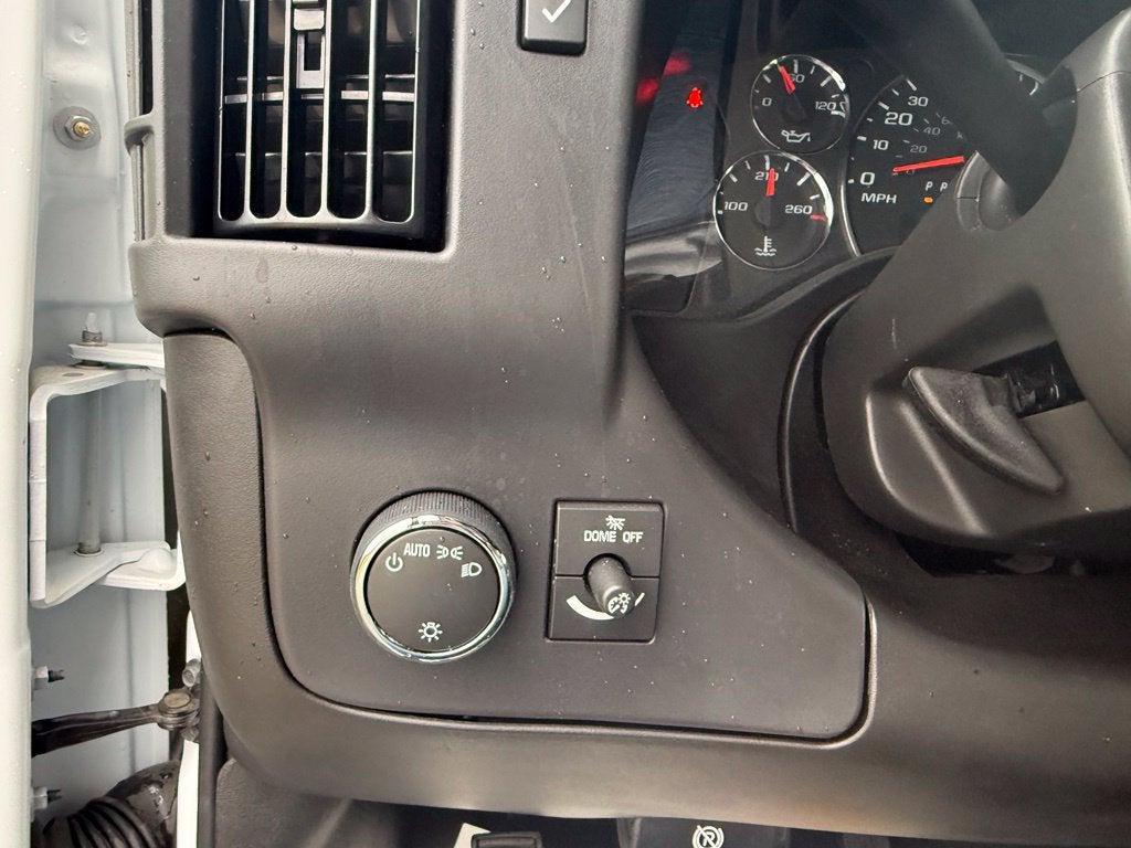 2025 Chevrolet Express Cargo WT