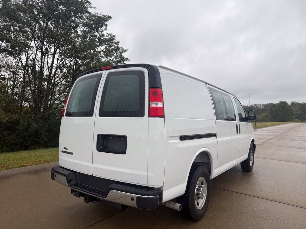 2025 Chevrolet Express Cargo WT