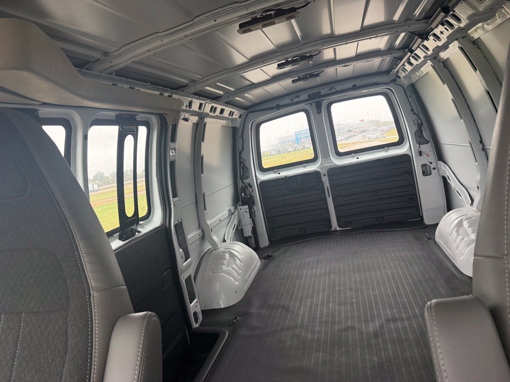 2025 Chevrolet Express Cargo WT