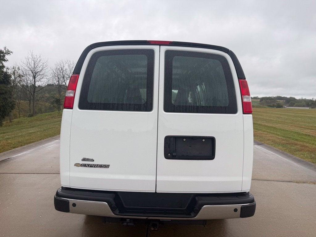2025 Chevrolet Express Cargo WT