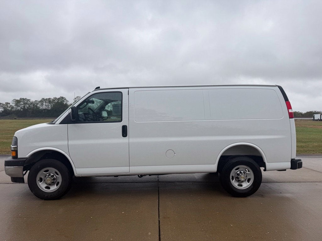 2025 Chevrolet Express Cargo WT