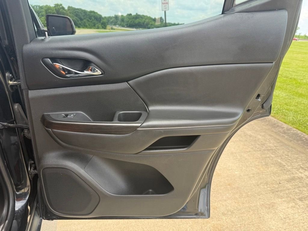 2017 GMC Acadia SLT