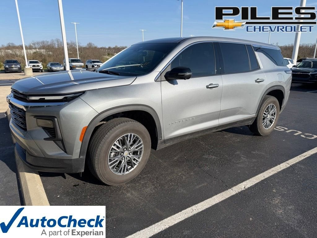 2024 Chevrolet Traverse LS