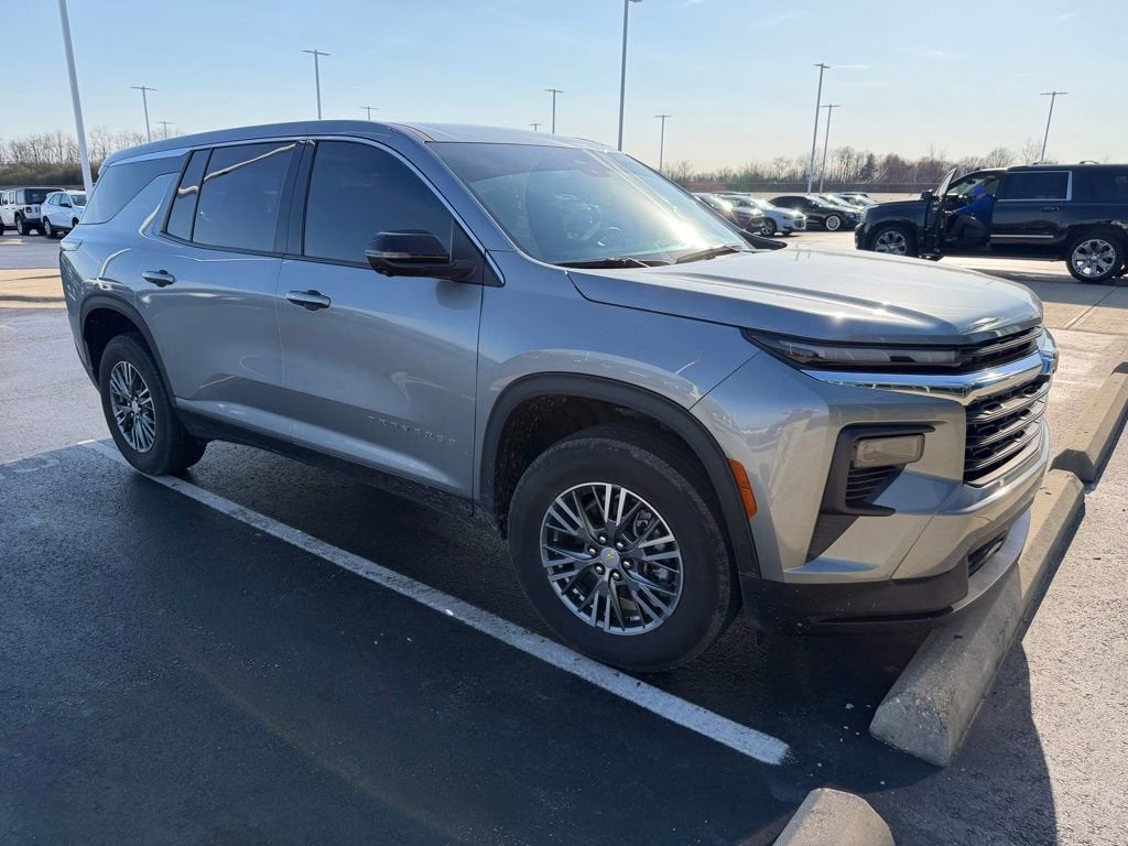 2024 Chevrolet Traverse LS
