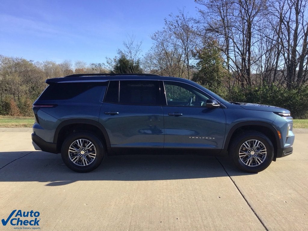 2024 Chevrolet Traverse LT