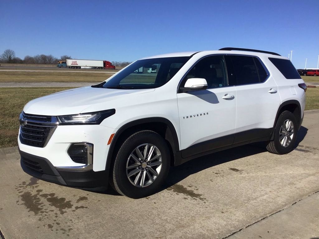 2023 Chevrolet Traverse LT Leather