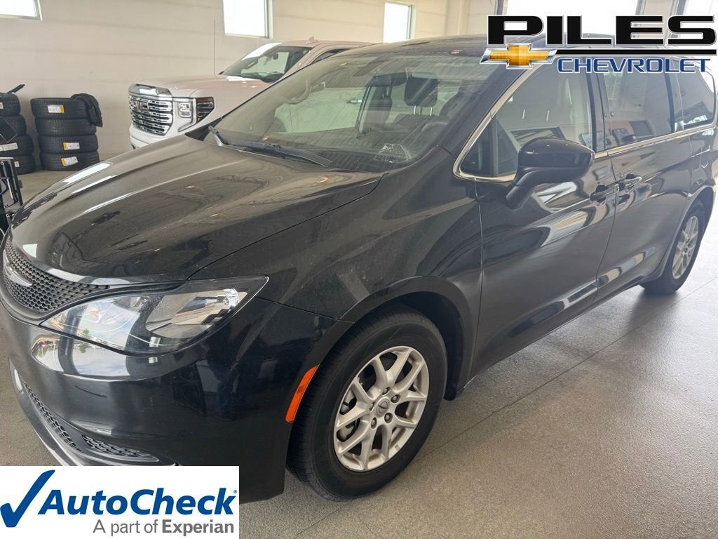 2022 Chrysler Voyager LX