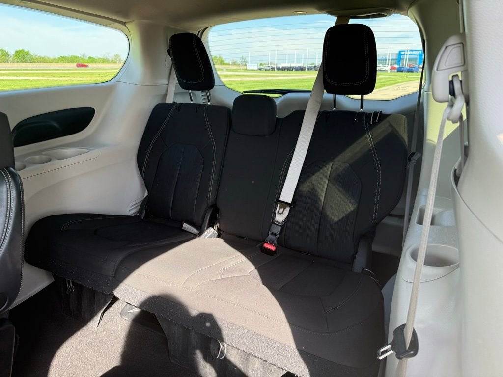 2022 Chrysler Voyager LX