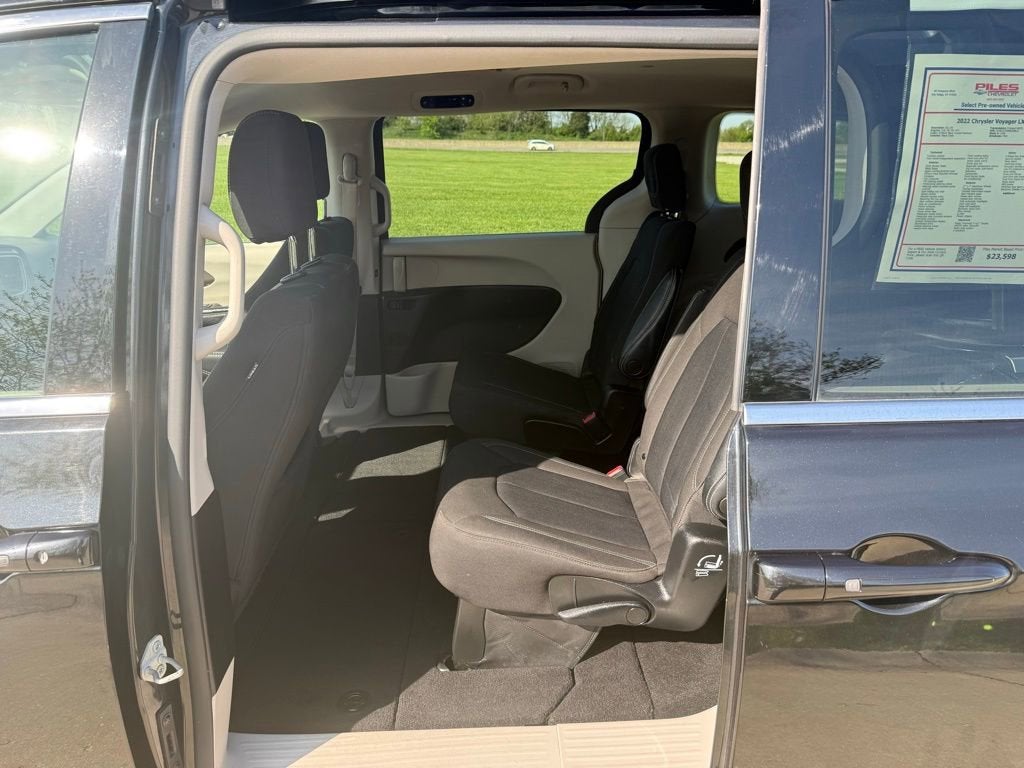 2022 Chrysler Voyager LX
