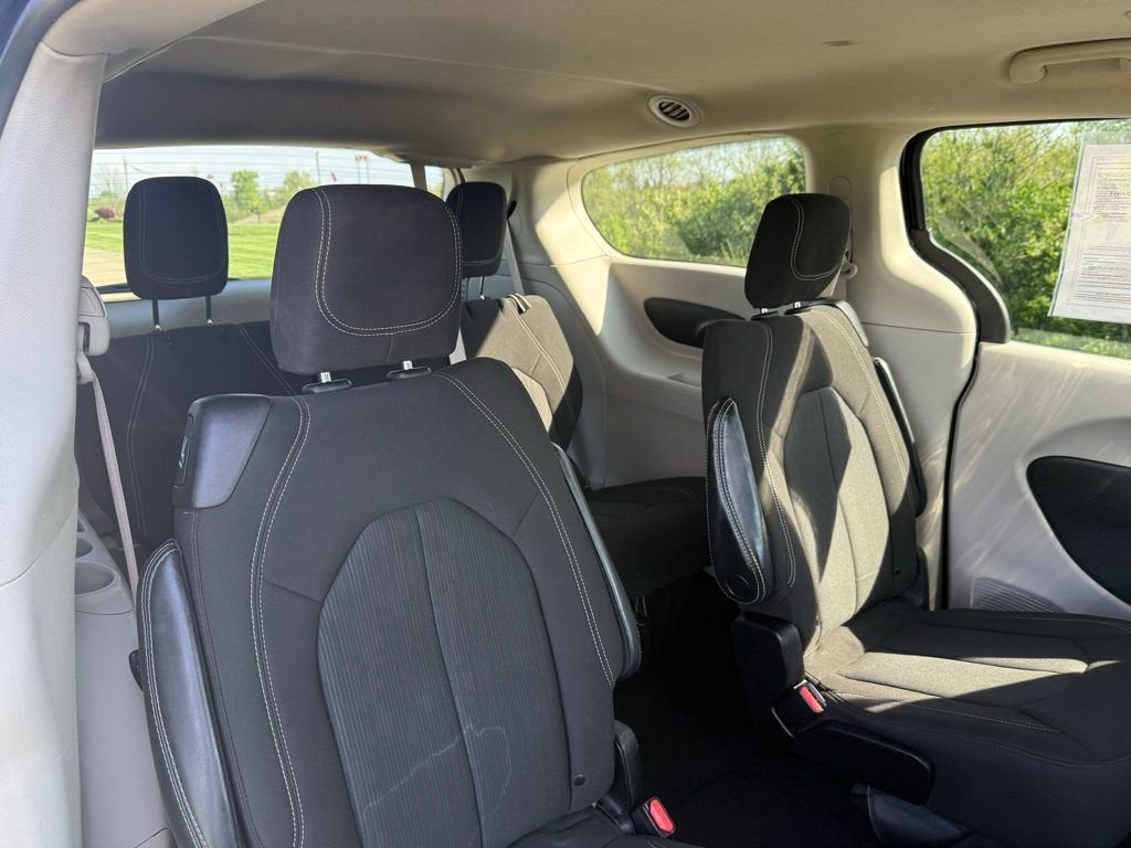 2022 Chrysler Voyager LX