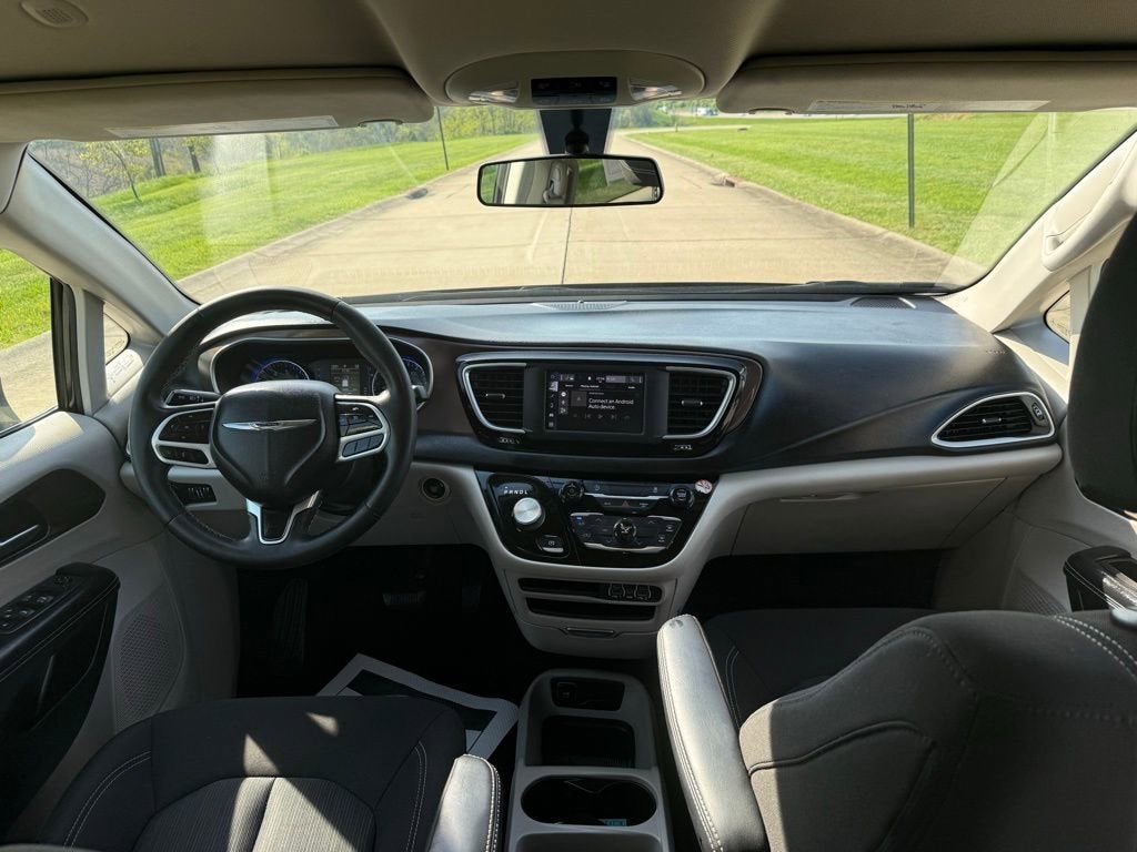 2022 Chrysler Voyager LX