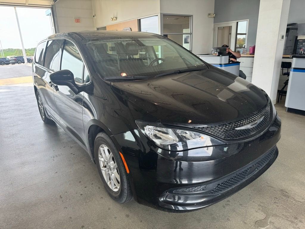 2022 Chrysler Voyager LX