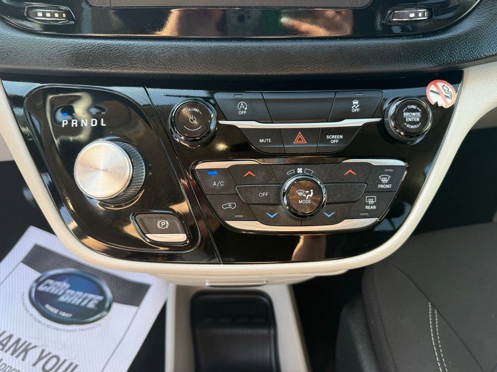 2022 Chrysler Voyager LX