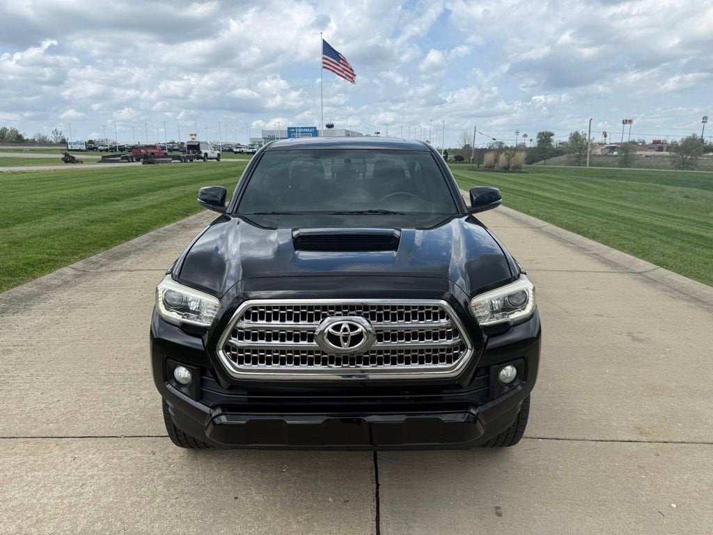 2016 Toyota Tacoma SR