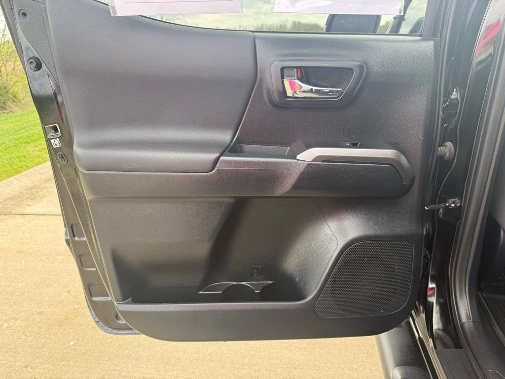 2016 Toyota Tacoma SR