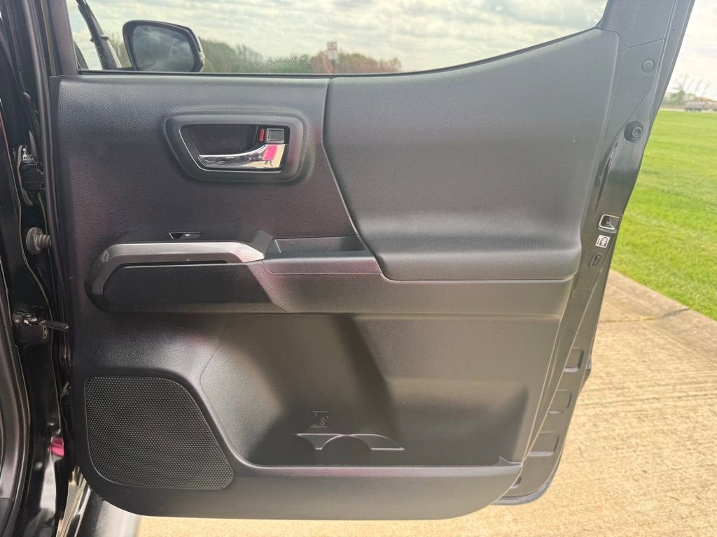 2016 Toyota Tacoma SR