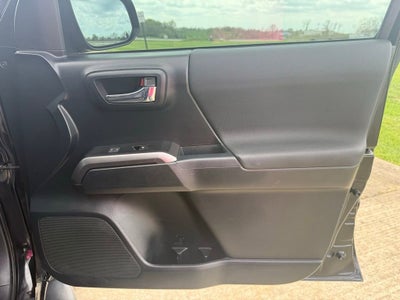 2016 Toyota Tacoma SR