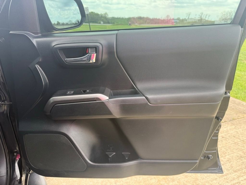 2016 Toyota Tacoma SR