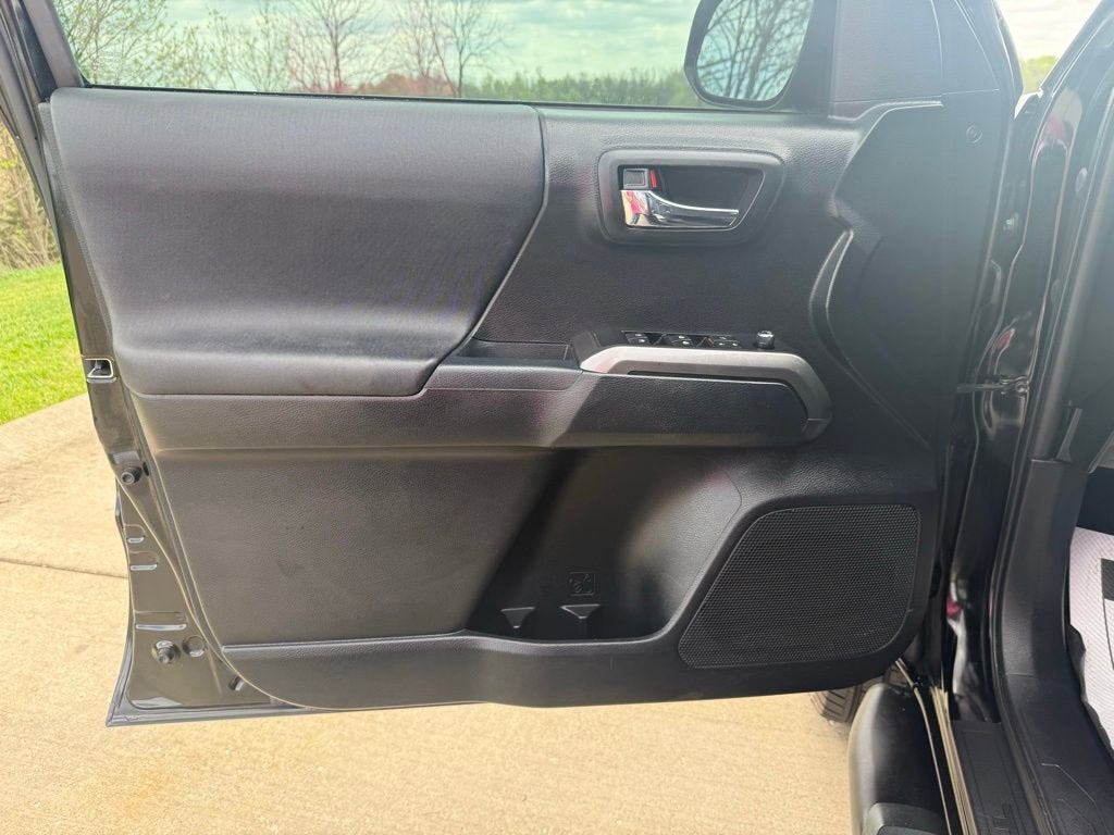 2016 Toyota Tacoma SR