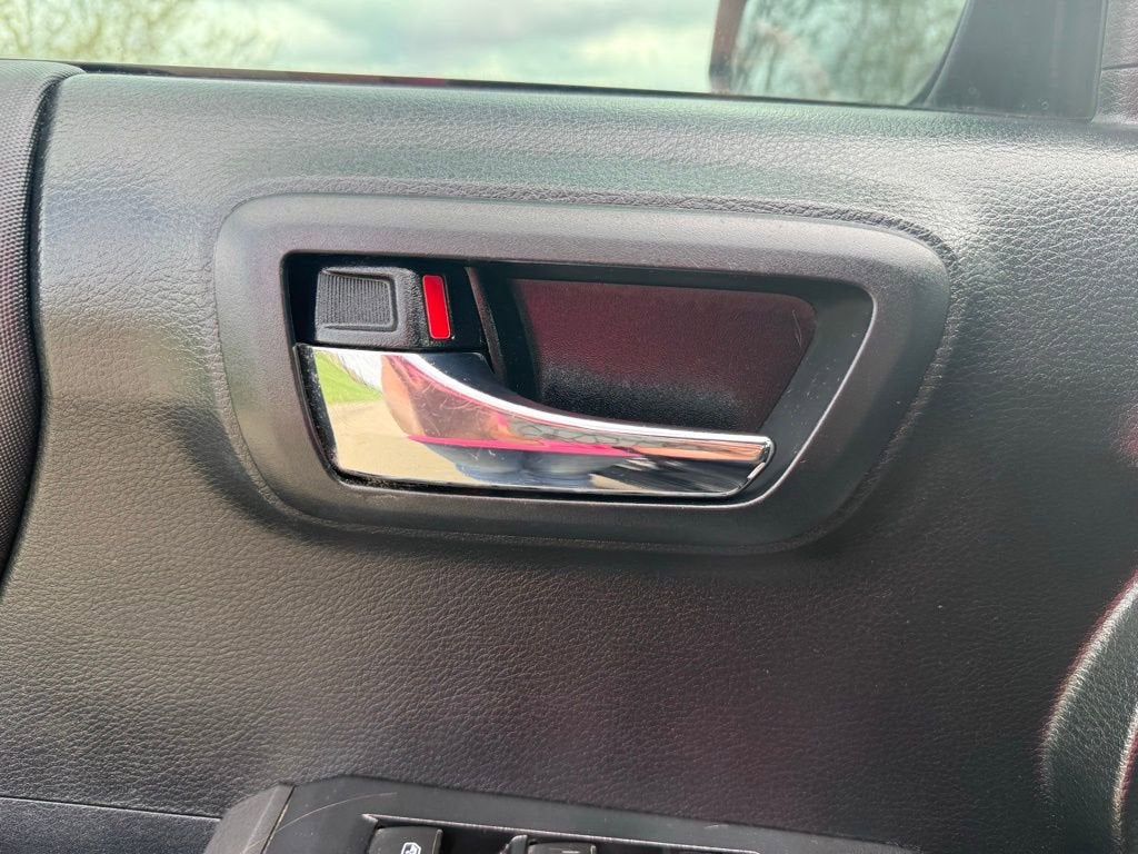 2016 Toyota Tacoma SR