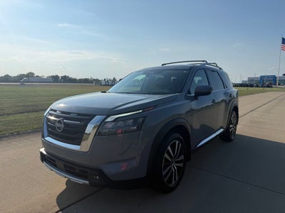 2025 Nissan Pathfinder Platinum