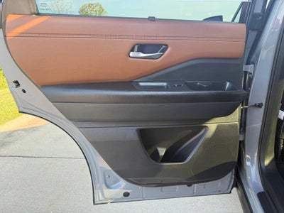 2025 Nissan Pathfinder Platinum