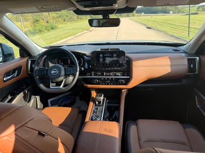 2025 Nissan Pathfinder Platinum
