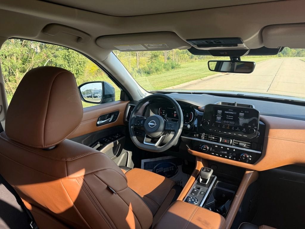 2025 Nissan Pathfinder Platinum