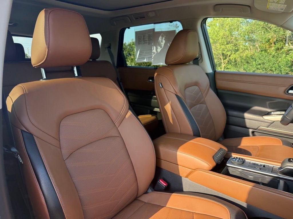 2025 Nissan Pathfinder Platinum