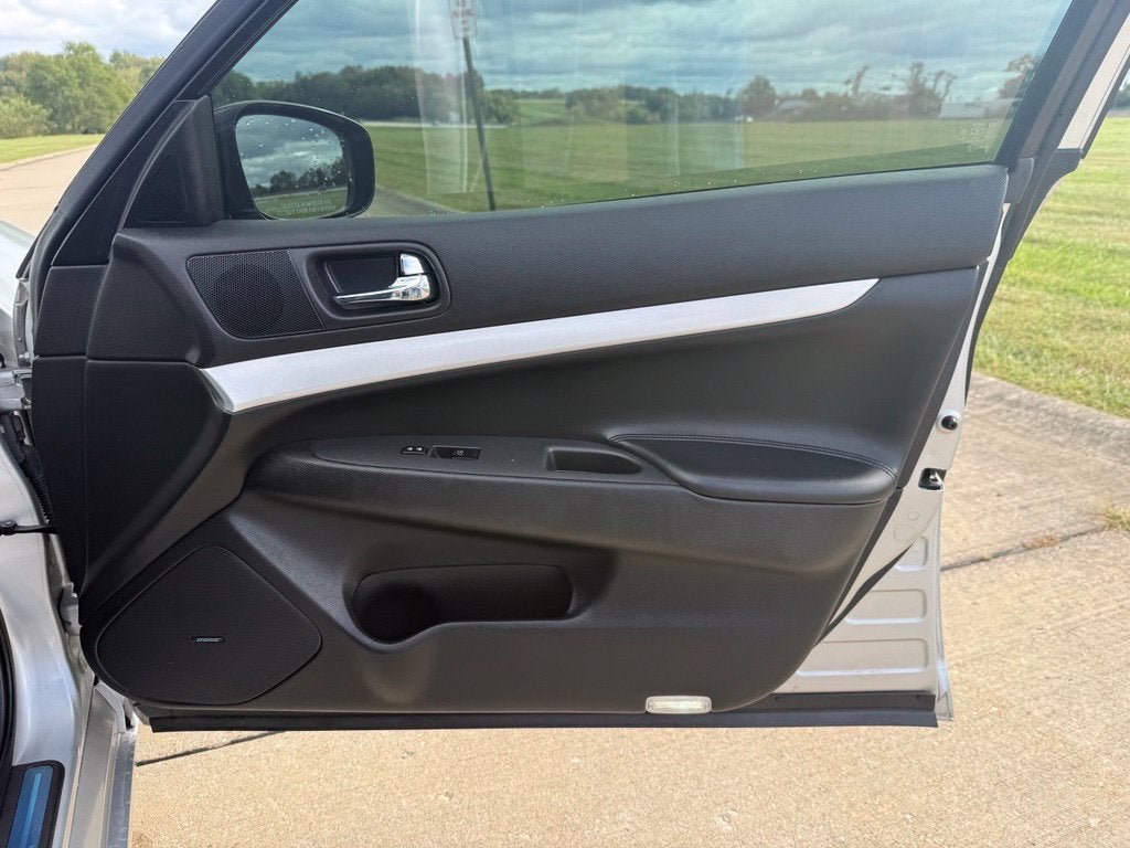 2009 INFINITI G37 Sedan x