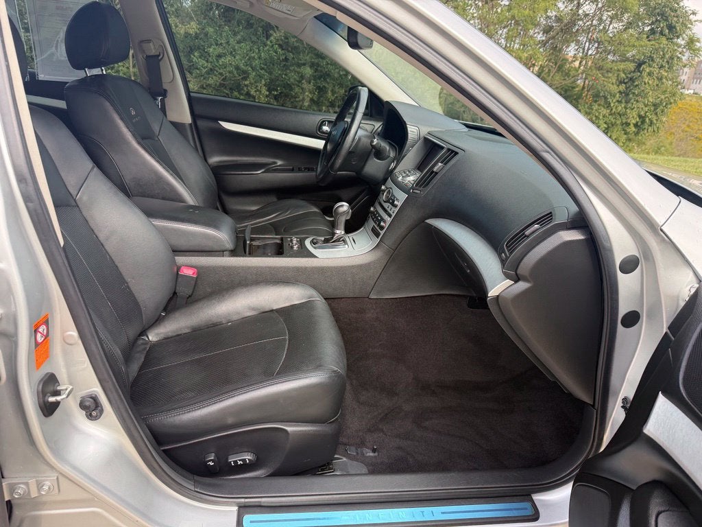 2009 INFINITI G37 Sedan x