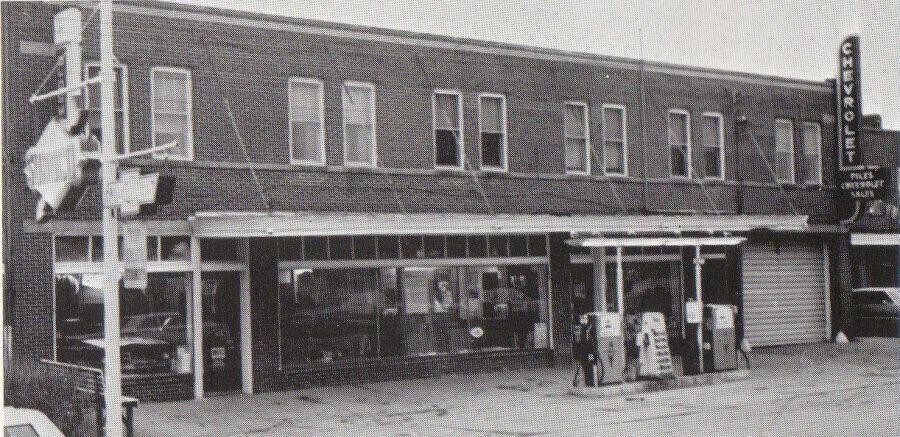 Old Photo Piles Chevrolet in Dry Ridge KY
